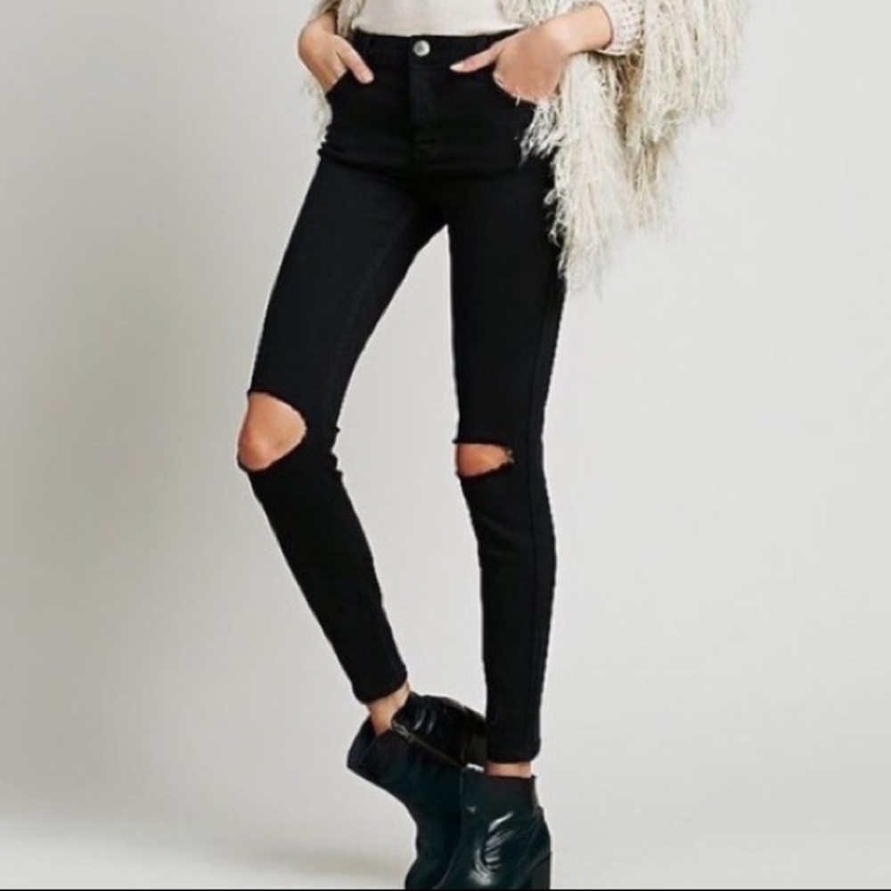 ▪️Free People Black Ripped Jeans▪️
